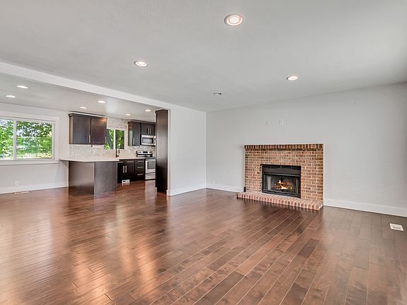 5th image of 10240 Locksley Rd