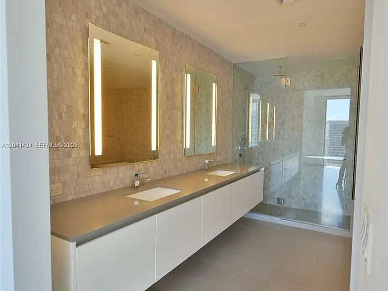 88 SW 7th St — Photo 9