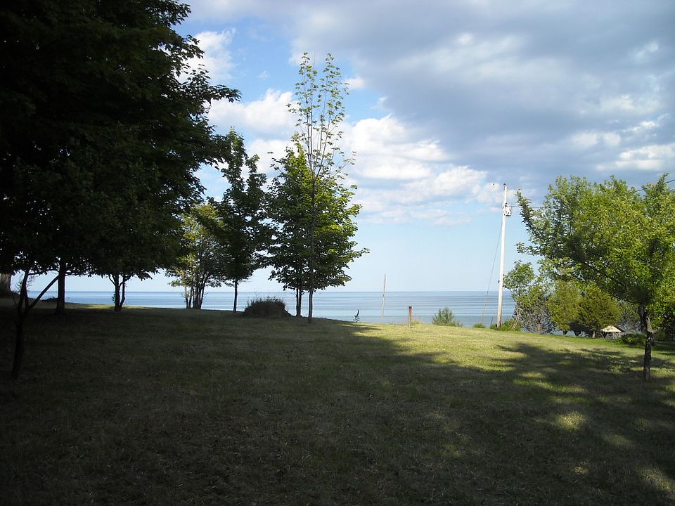 2nd image of 5222 Lakeshore Rd