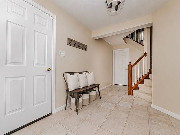 4th image of 433 Georgetown Ct