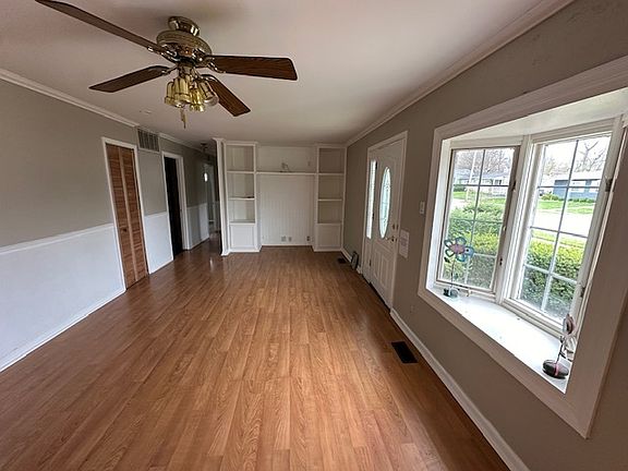 3rd image of 407 Laurel Ave