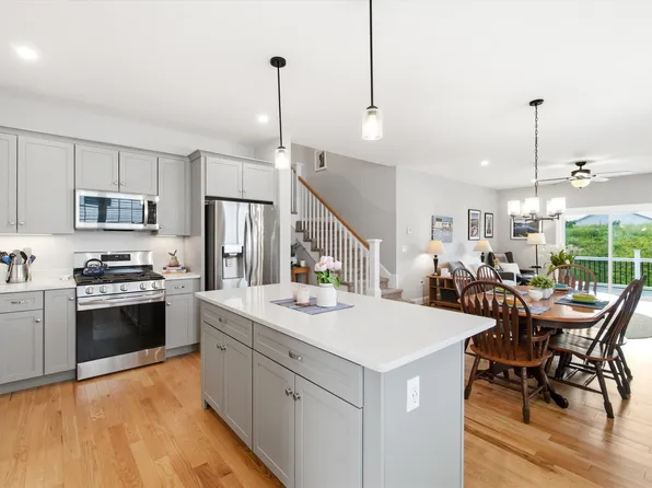 28 Luna Circle, Somersworth, NH 03878
