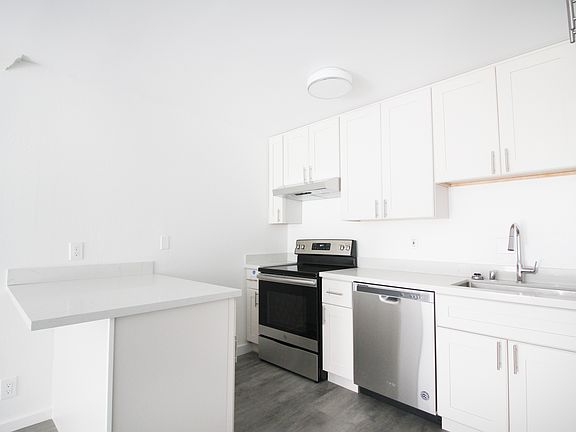 3rd image of 755 Green St APT 1D