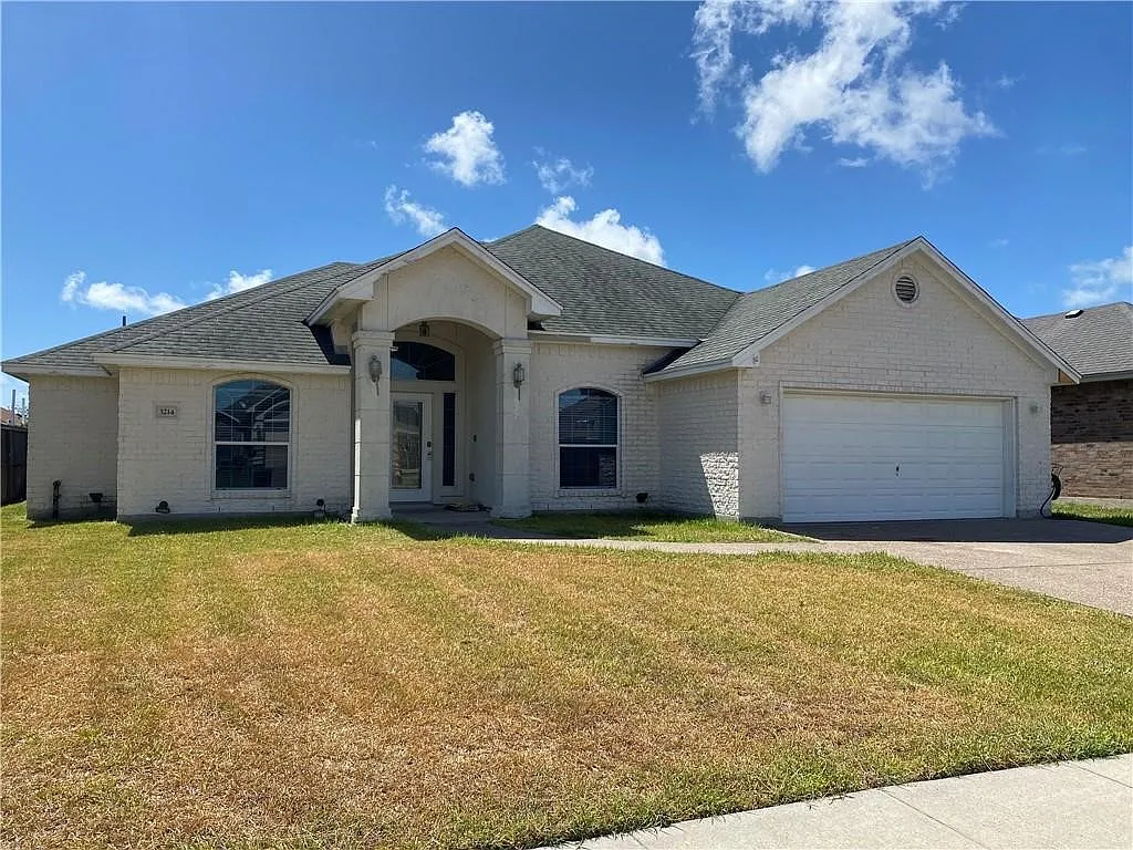 4 bed, 4.0 bath, 2495 sqft, $2,650 — Photo 1