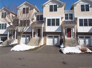 404 Woodland Hills Dr, Trumbull, CT 06611