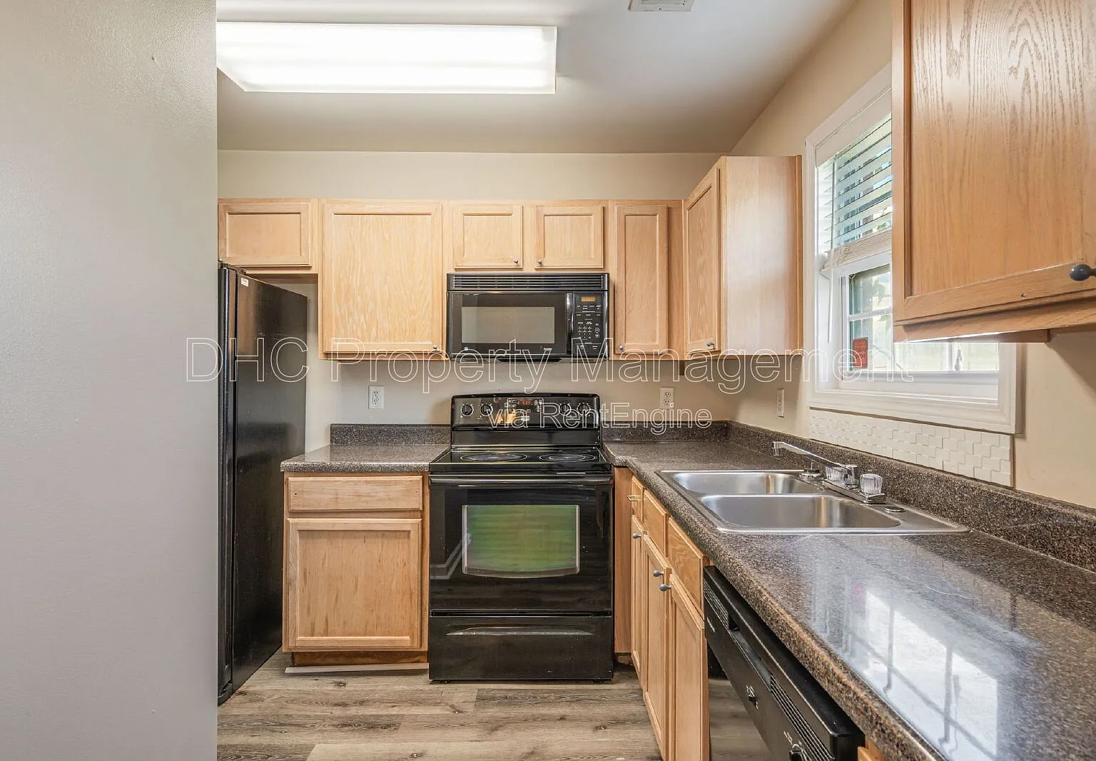 3 bed, 2.5 bath, 1577 sqft, $1,750 — Photo 3