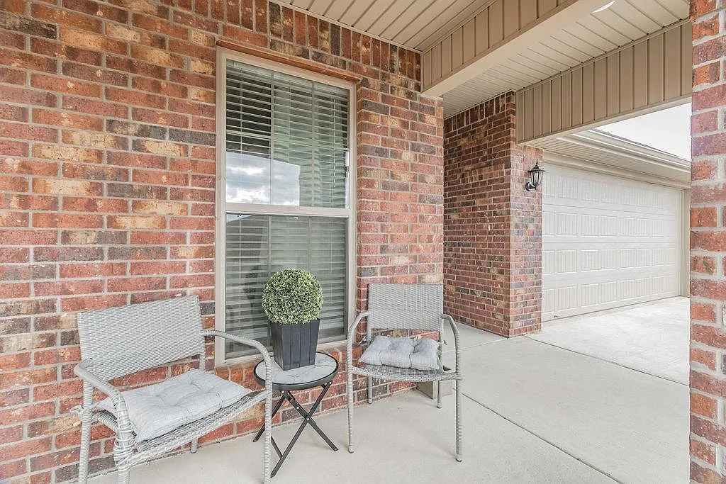 3 bed, 1750 sqft, $2,600 — Photo 4