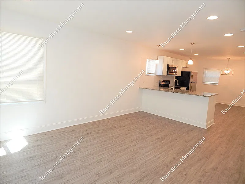 2 bed, 1.0 bath, $1,325 — Photo 3