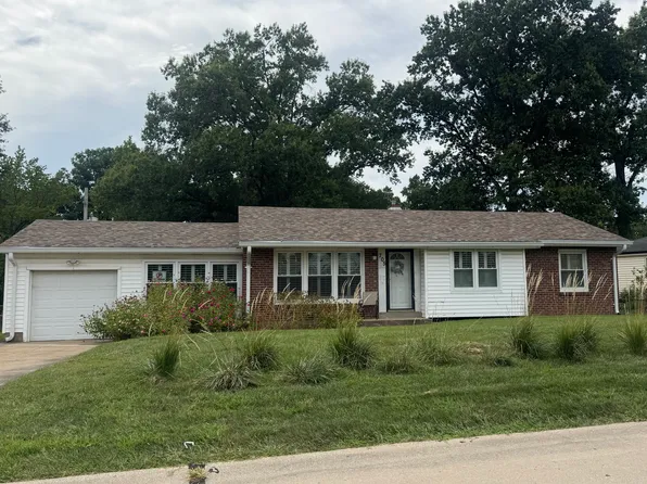 705 Chopin Dr, Saint Louis, MO 63122