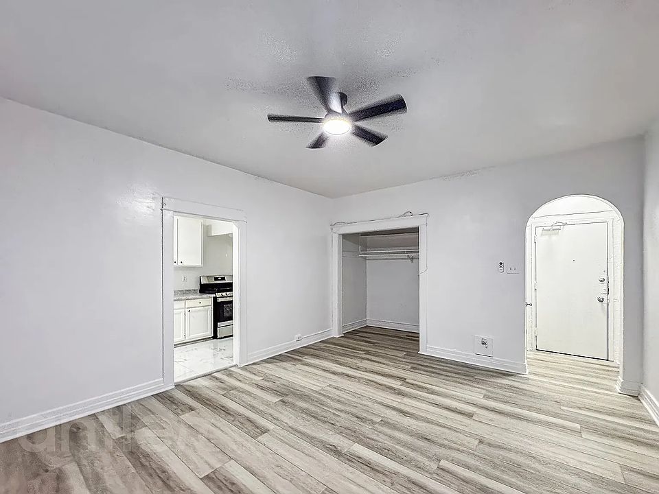 1st image of 916 Grattan St #T202