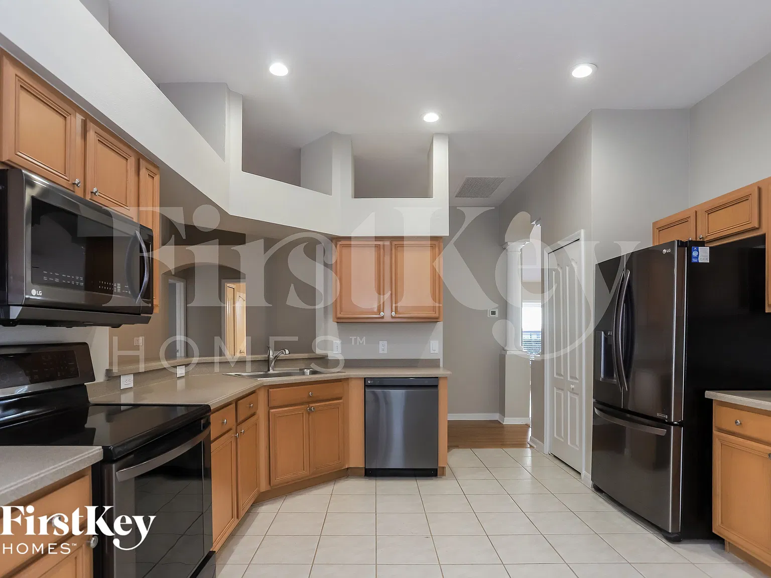 4 bed, 2.0 bath, 2091 sqft, $3,175 — Photo 4