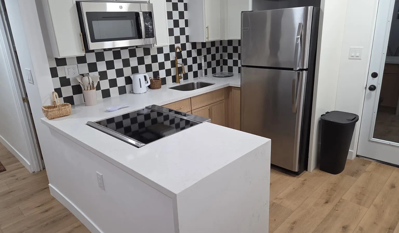 3 bed, 1180 sqft, $3,195 — Photo 1