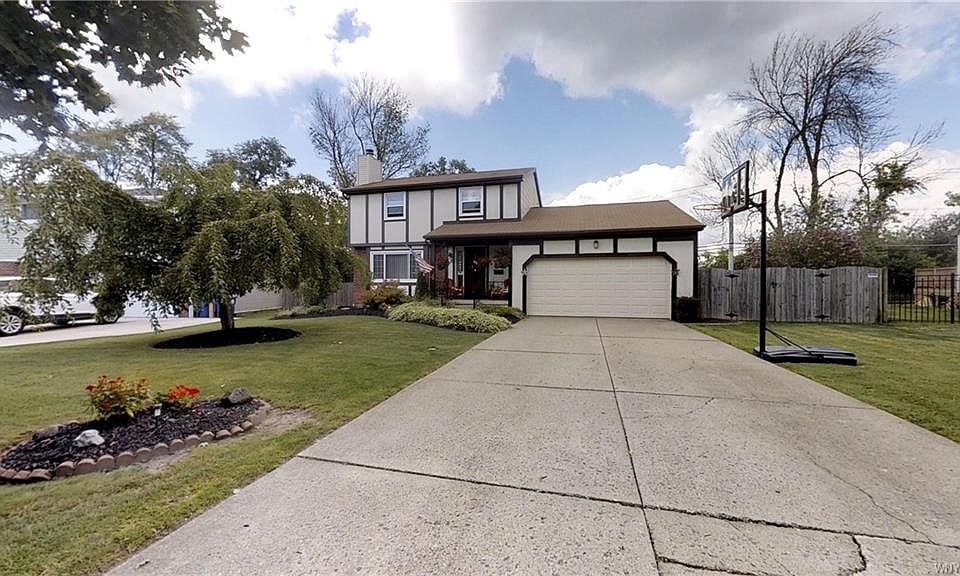 1st image of 32 Sudbury Ln