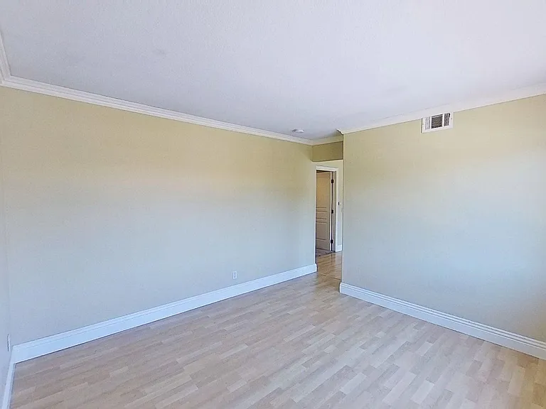 4749 E Bradford Ave — Photo 35