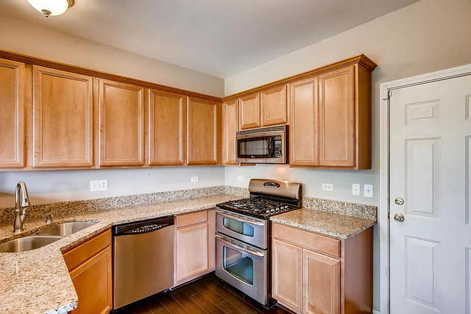 2137 Sunrise Cir — Photo 2