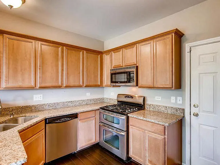 2137 Sunrise Cir — Photo 2