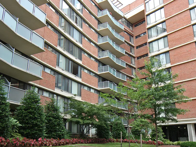 Calvert House Apartments — Photo 23