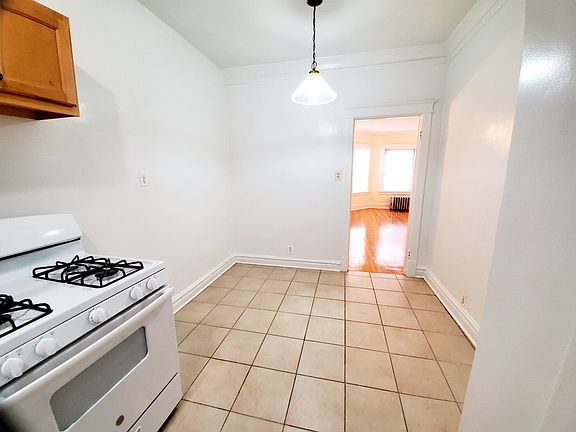 5th image of 6900 N Sheridan Rd APT 3
