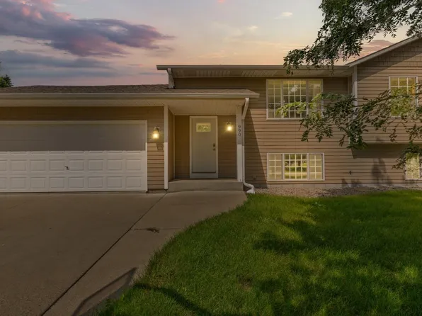 990 Lacy Ct, Belle Plaine, MN 56011