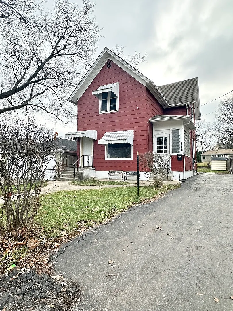 513 Mill St photo 1
