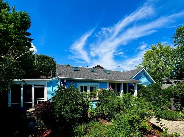 8 Branch Ct, Three Oaks, MI 49128