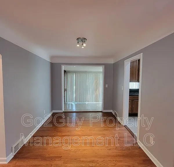 23331 Oak St — Photo 14