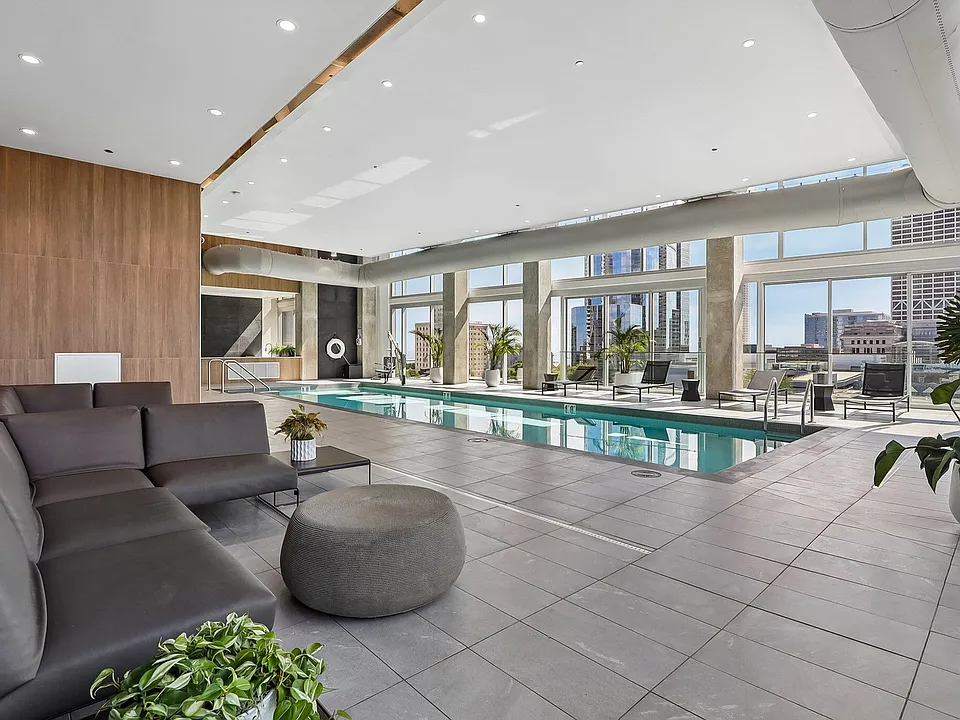 7th Floor - Pool & Lounge