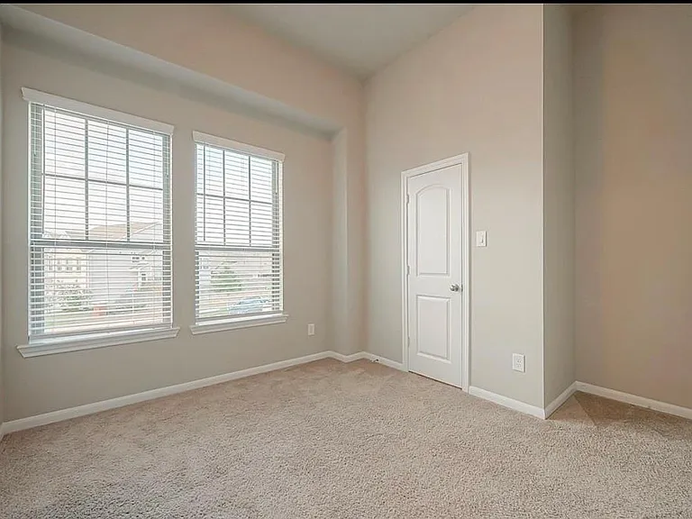 8700 Laurel Crest Dr — Photo 23