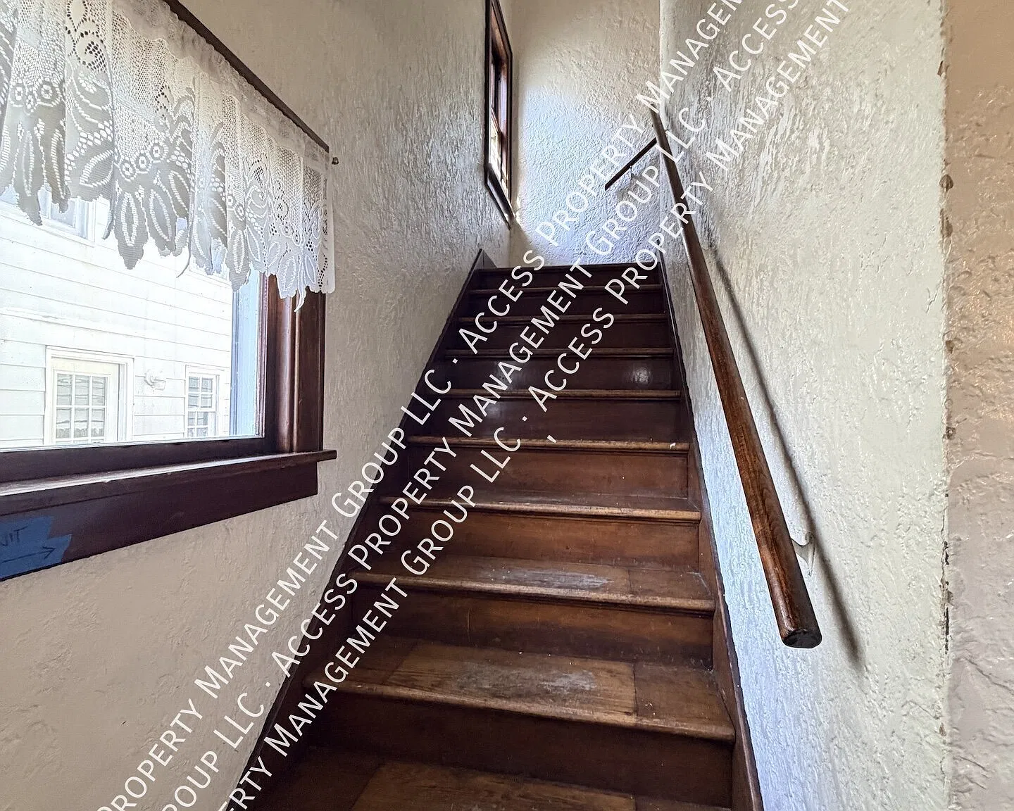 Upper Duplex Large Rooms Boston Square Area — Photo 3