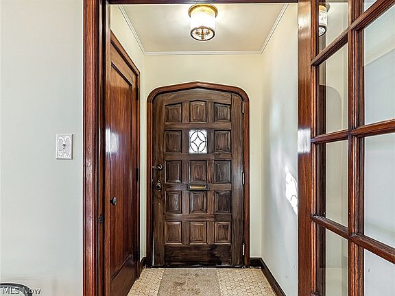 3rd image of 931 Amelia Ave