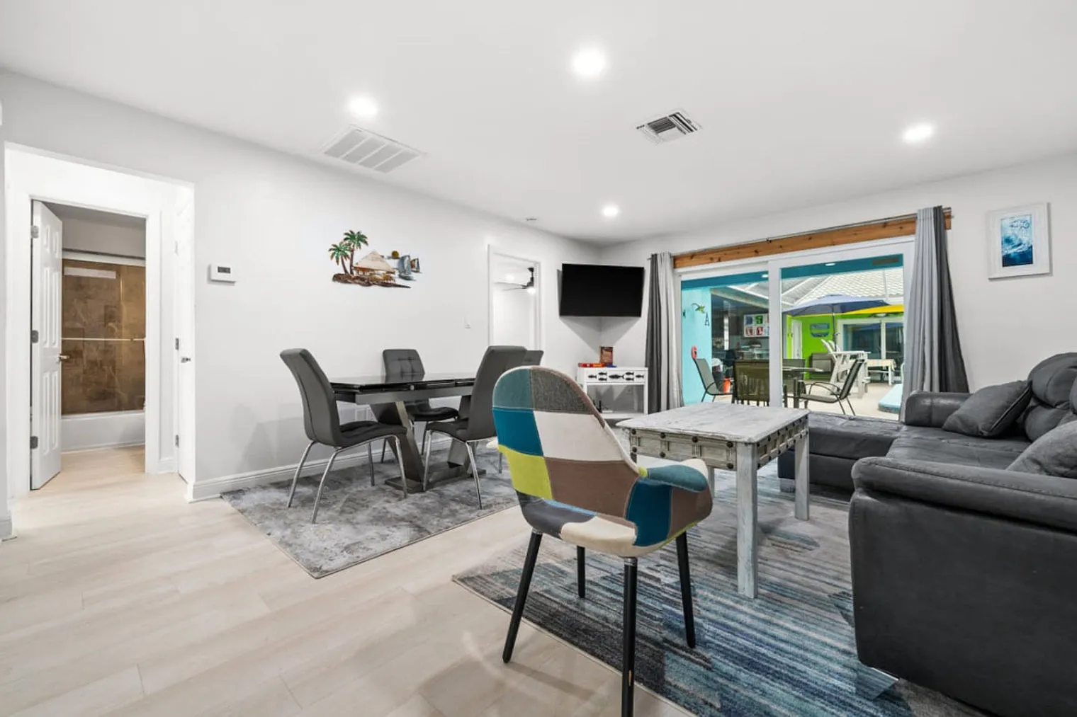 2 bed, 2.0 bath, 1001 sqft, $2,760 — Photo 3