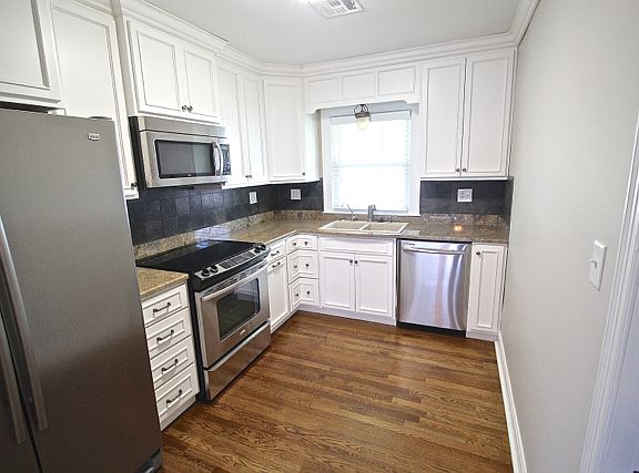 4th image of 216 W 51st Ter Unit 216
