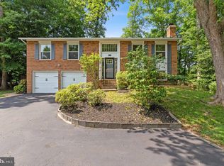 9246 Rockefeller Ln, Springfield, VA 22153