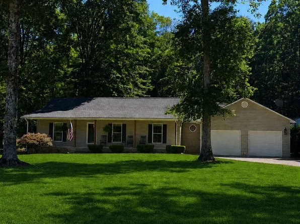 110 Plantation Point Dr, Dandridge, TN 37725