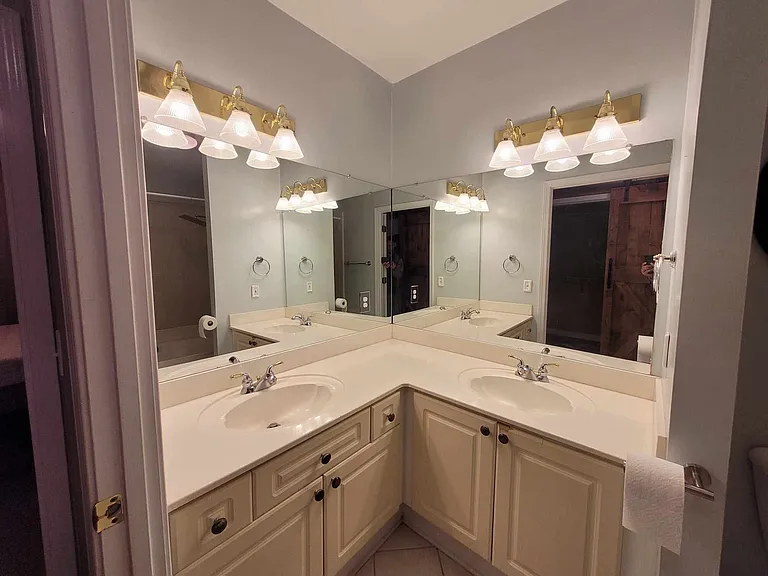 3334 Peachtree Rd NE #404 — Photo 10