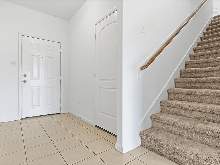 11017 Panther Ct — Photo 6