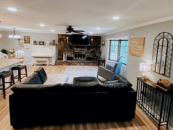 4th image of 11012 Mockingbird Ln