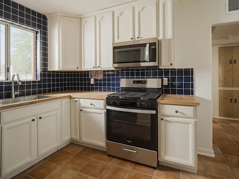 1641 E Coronado Rd — Photo 10