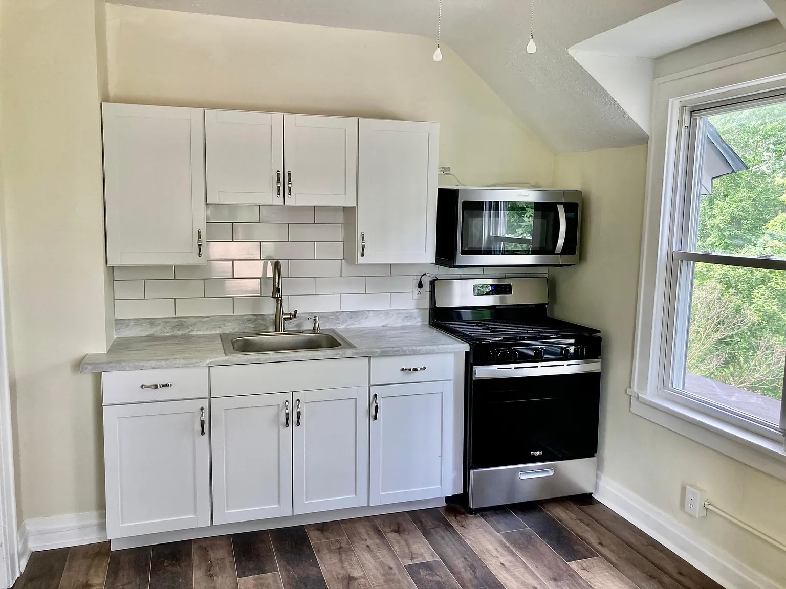2 bed, 800 sqft, $1,425 — Photo 3