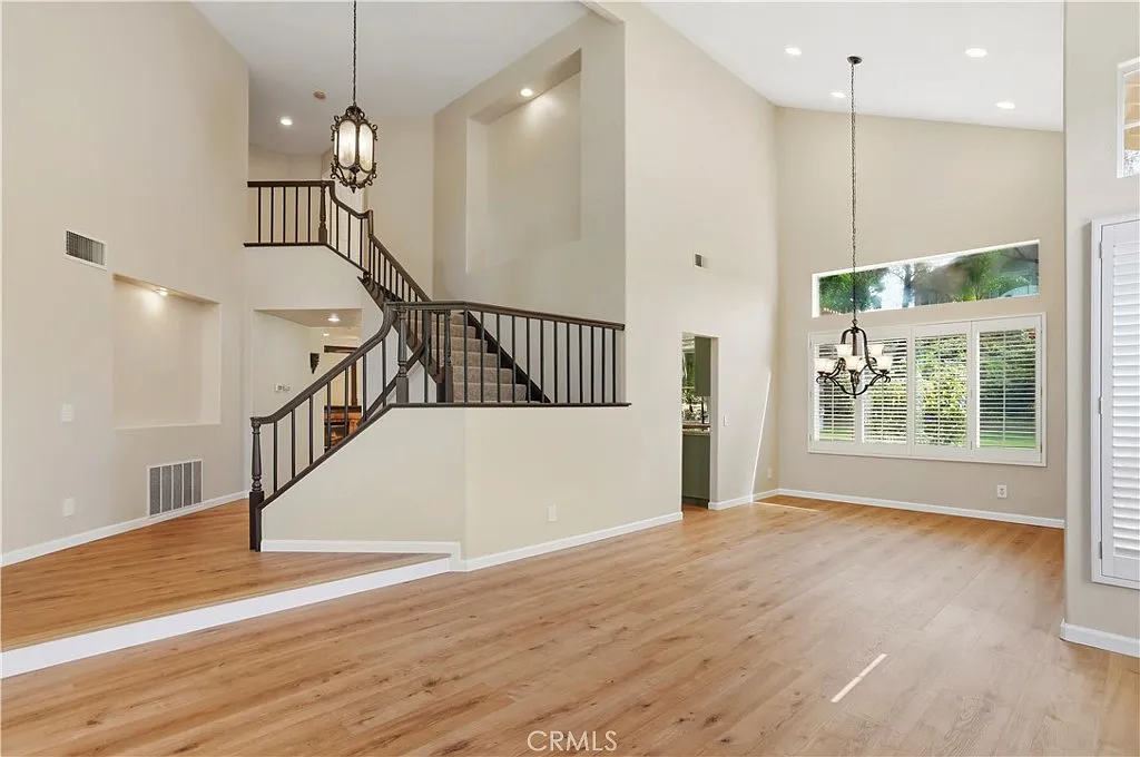 3 bed, 2.5 bath, 2465 sqft, $5,400 — Photo 4