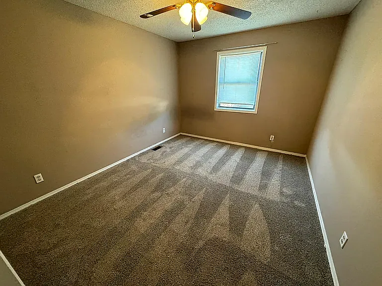 3 bed, 1688 sqft, $1,600 — Photo 2