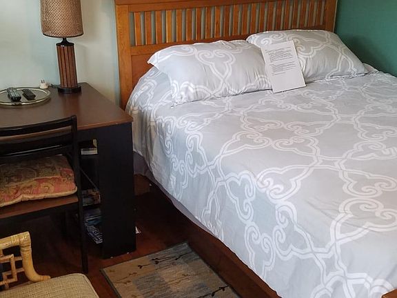 Queen size Comfy bed w/memory foam.