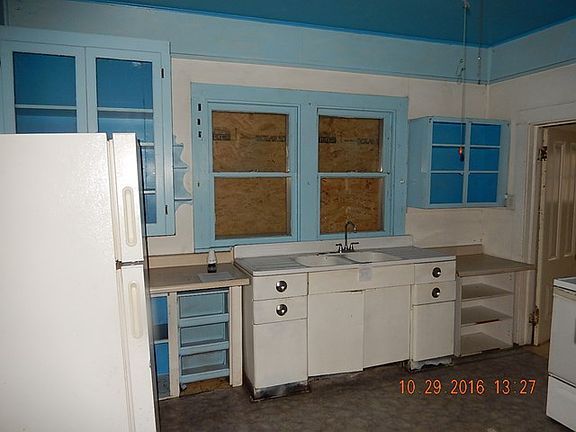 4th image of 803 W Birch St