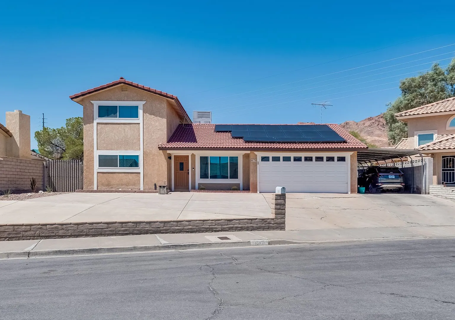 Spacious 4-Bedroom Boulder City Home with Private Pool — Photo 1