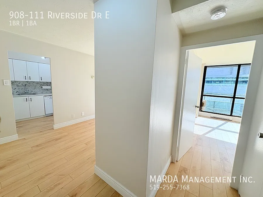 Stunning 1bedroom/1bath Condo With Balcony -Inclusive — Photo 2