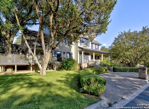 3rd image of 403 Country Wood Dr