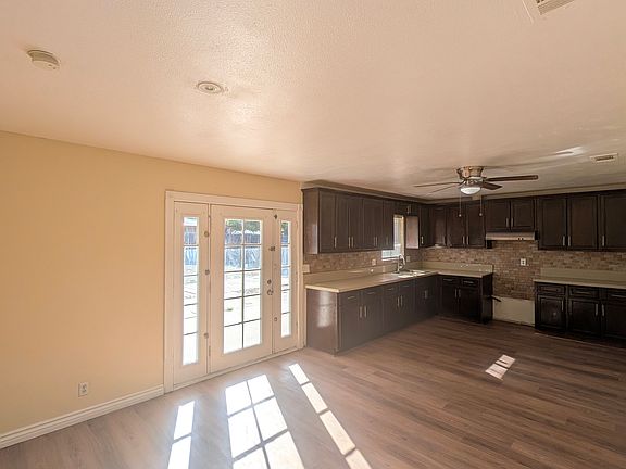 5th image of 26820 Cornell St