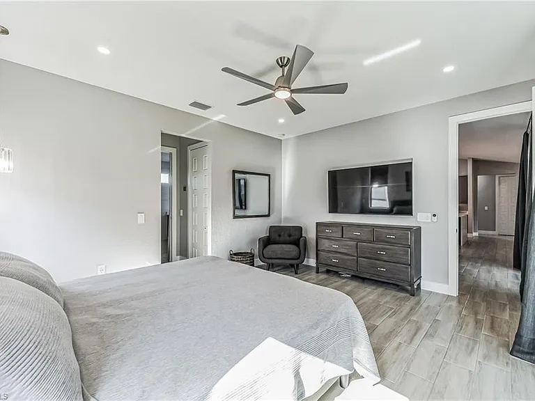 4618 Catalina Ln — Photo 27