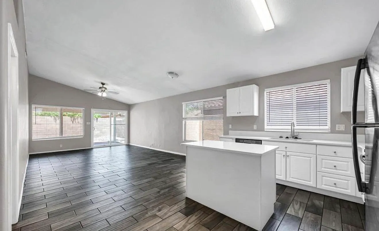 3 bed, 1812 sqft, $2,550 — Photo 2