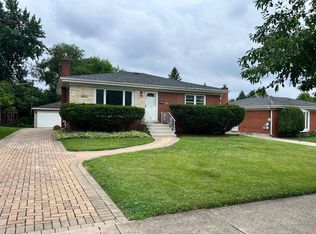 498 W 3rd St, Elmhurst, IL 60126
